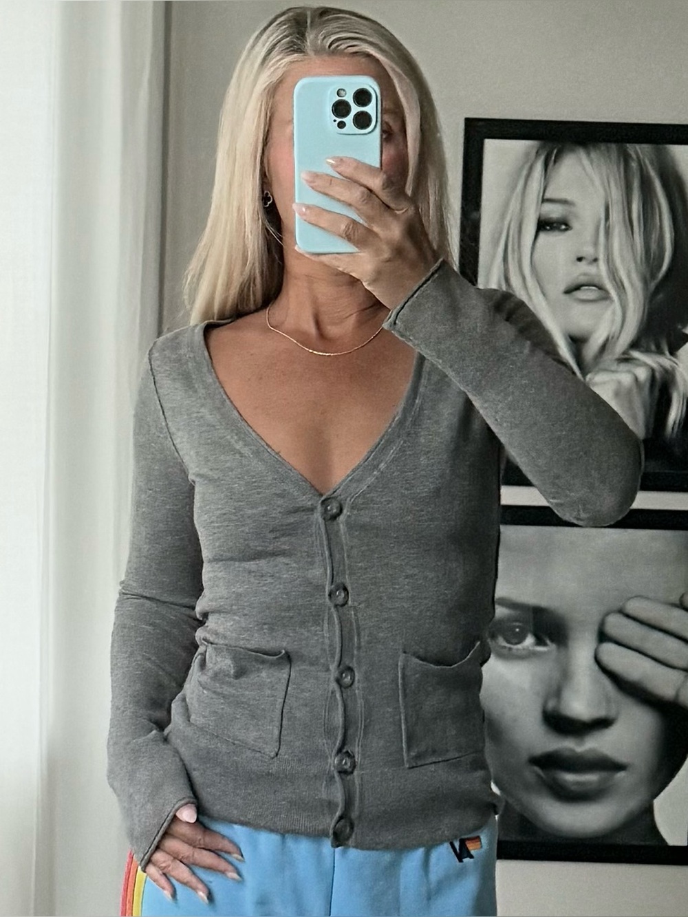 Aeropostale Women's Heather Gray V-Neck Button Front lightweight Cardigan